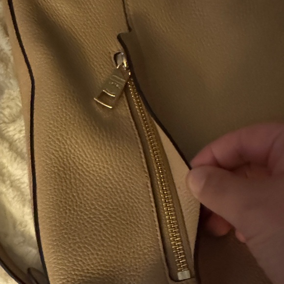 Vintage Coach Classic Pebbled Leather Beige Shoulder Bag - Picture 7 of 9